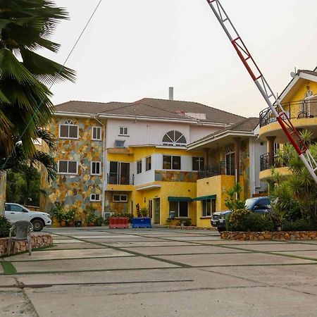 Midindi Hotel Аккра Экстерьер фото