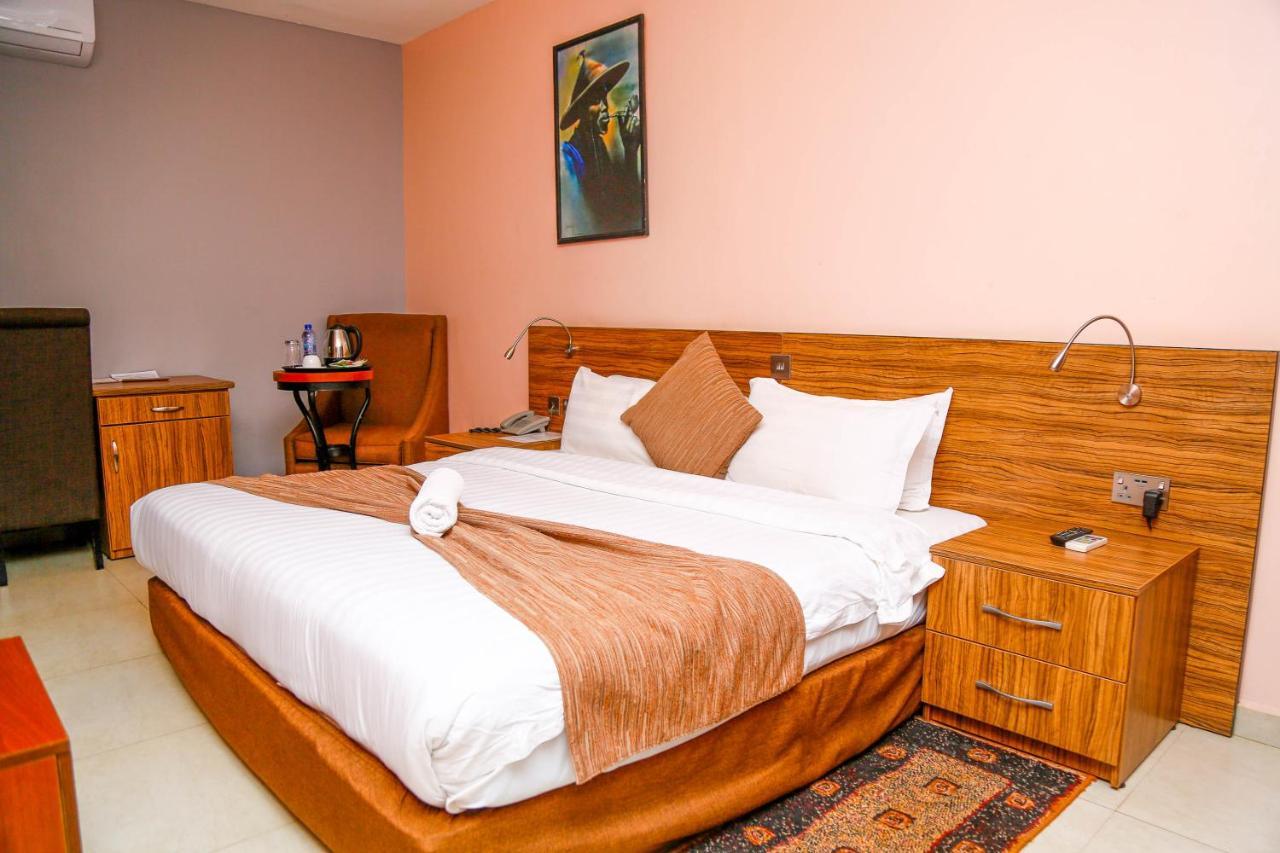 Midindi Hotel Аккра Экстерьер фото