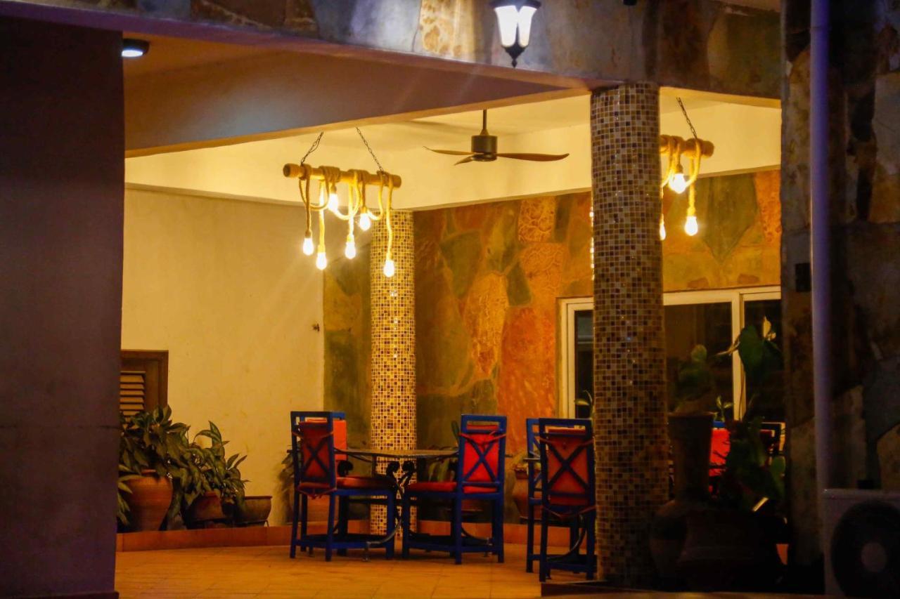Midindi Hotel Аккра Экстерьер фото