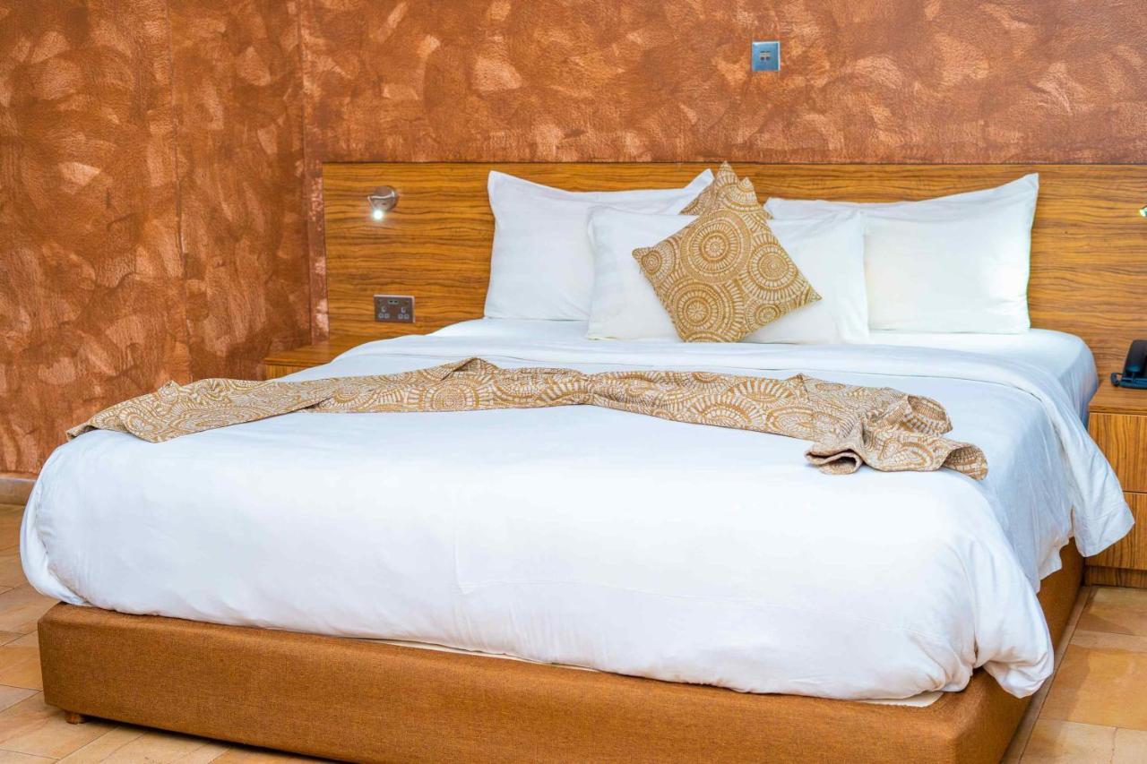 Midindi Hotel Аккра Экстерьер фото