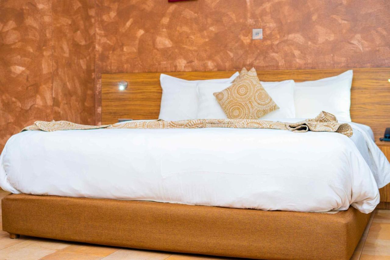Midindi Hotel Аккра Экстерьер фото